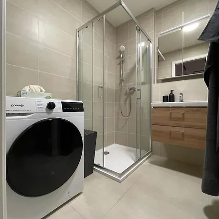 Modern 1br With Parking In 7 - Holesovice